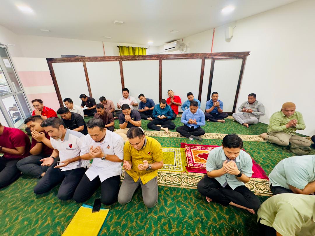 Warga Kerja Mengaminkan Doa Solat Dhuha